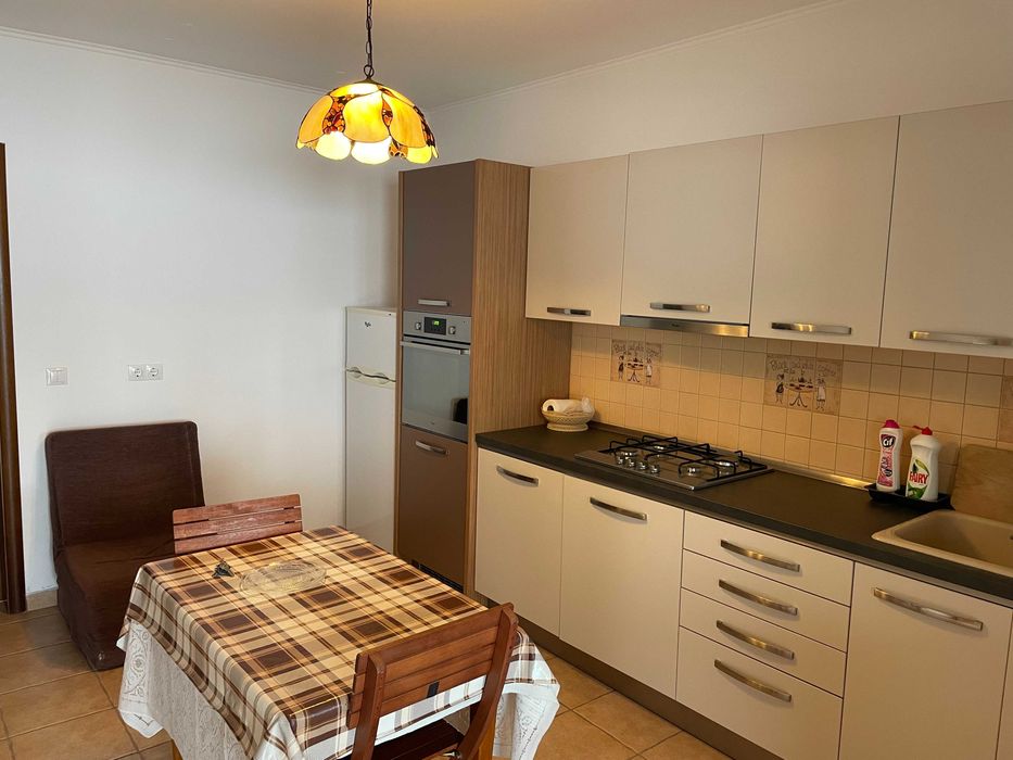 Casă cu grădină, în oraș, zonă A (zona piața Victoriei)