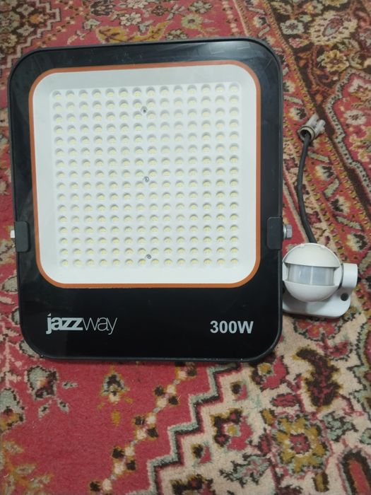 Продам прожектор 300ват