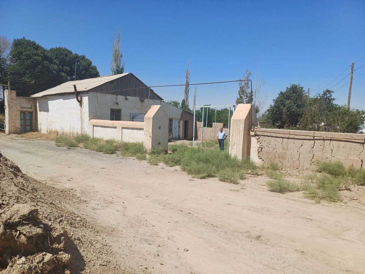 Omborxona va qoravulxona binosi bolib tolash asosida sotilmoqda