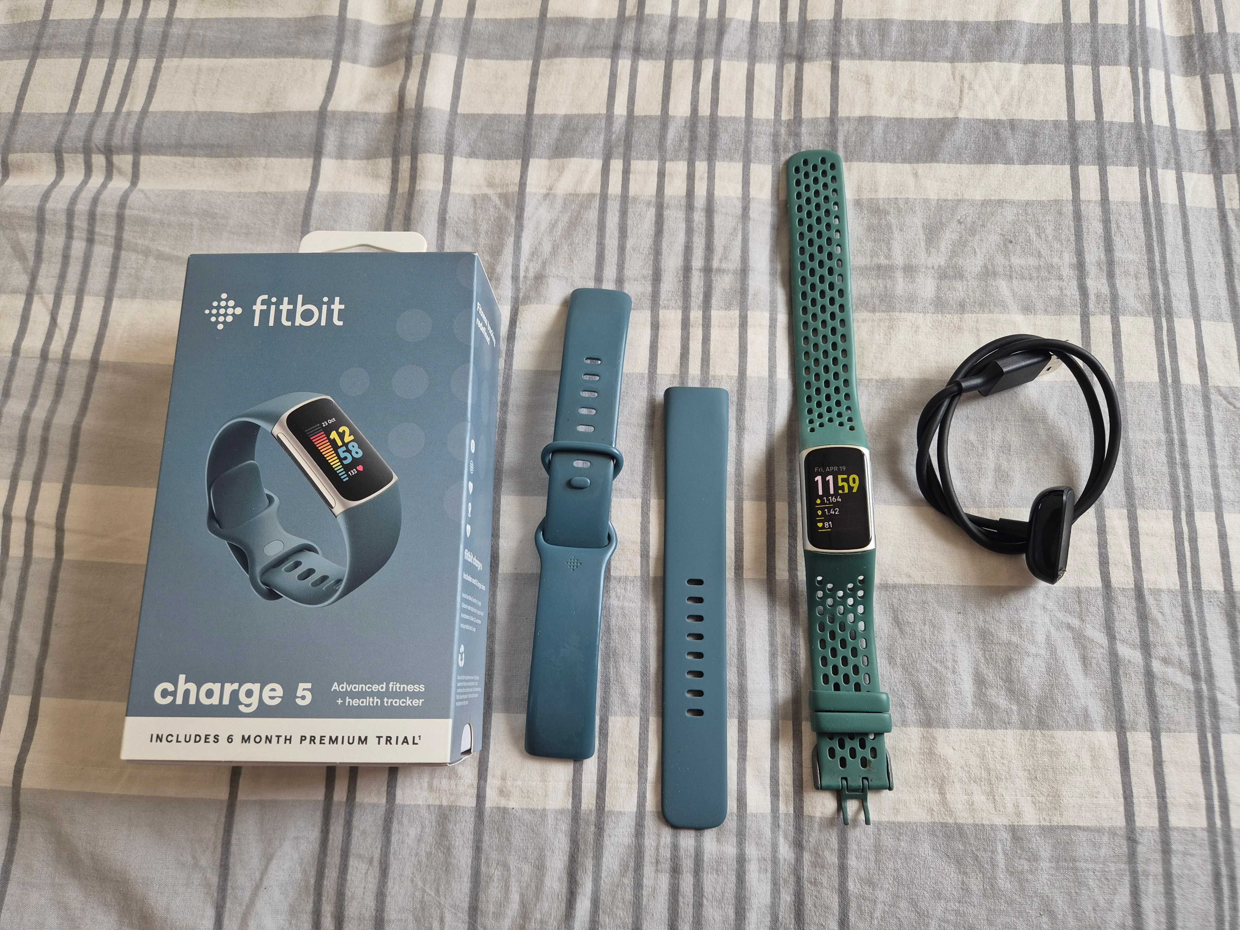 Фитнес Гривна Fitbit Charge 5