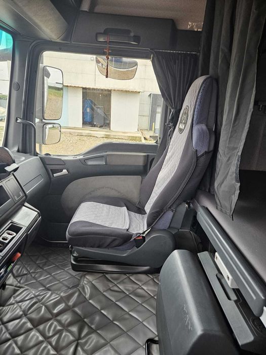 Vand cap tractor MAN si semiremorca SCHMITZ