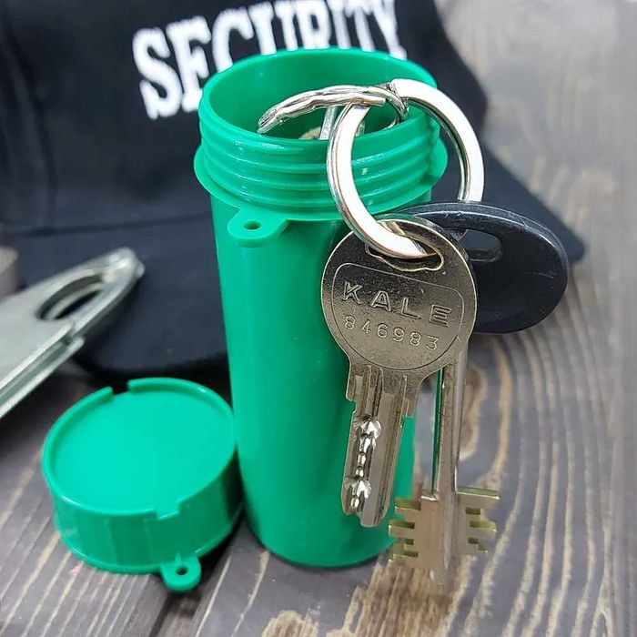 Бокс для ключей длина 4 см, ширина 4 см, высота 11 см.