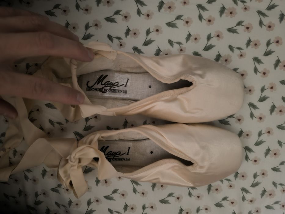 Пуанты  срочно продам