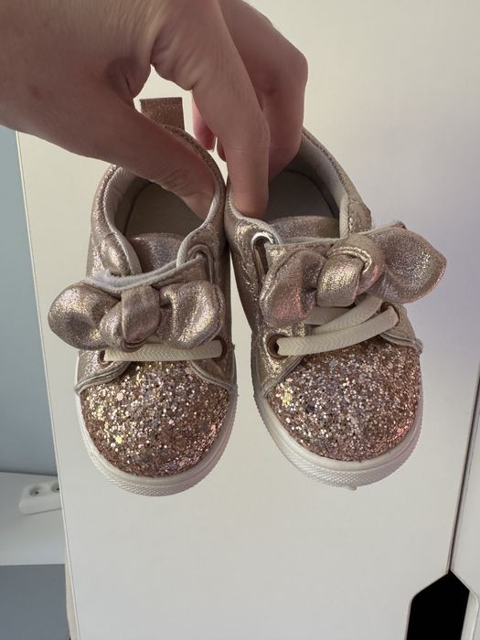 Кроссовки с блестками