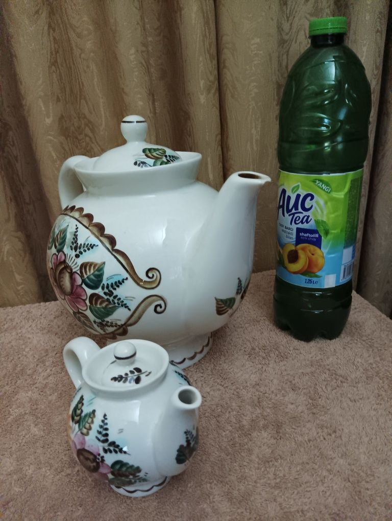 Чайники большой и маленький
