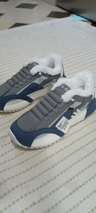 Чисто нови маратонки,есенно зимни , с пух. 40 номер
