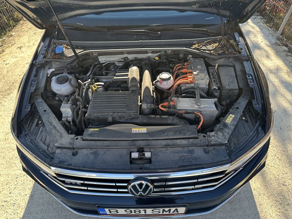 Volkswagen Passat GTE PLUG IN HIBRID 2021  avariat / avariata