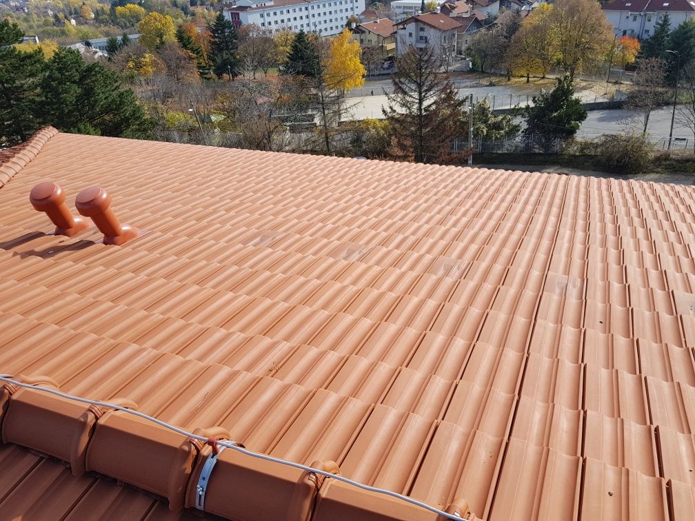 Изграждане на покриви дървени навеси хидроизолация на покриви. Улуци