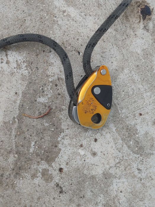 4 bucăți Grillon Petzl + cadou surpriză la achiziționarea setului