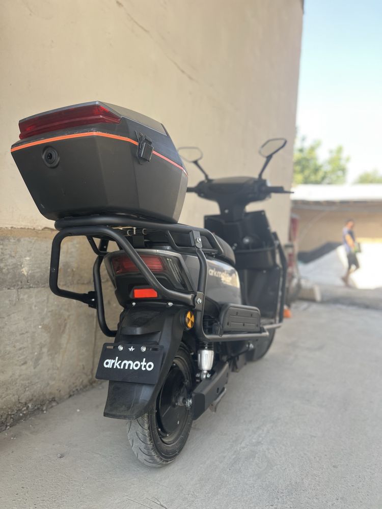 Srochna original skuter sotiladi