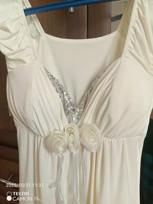 Платье молочного цвета