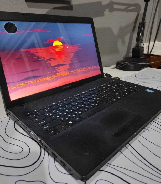 Продам ноутбук Lenovo офисный