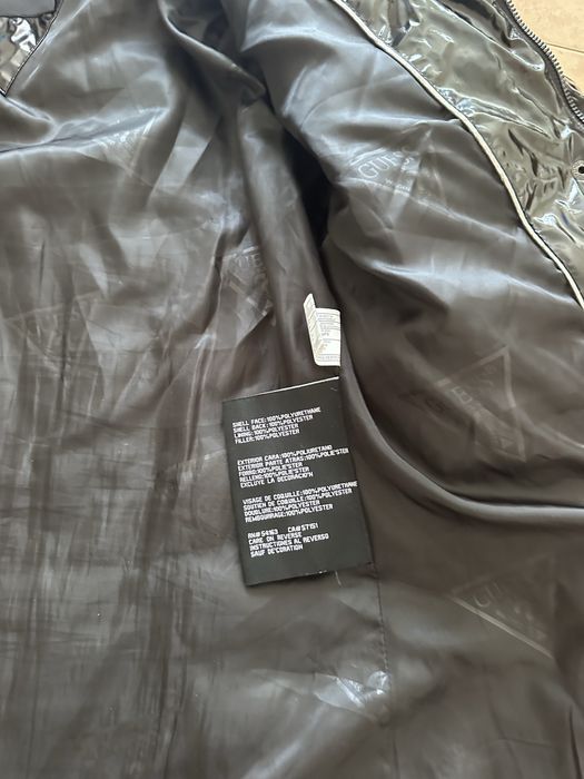 Продавам дълго зимно яке Guess XS