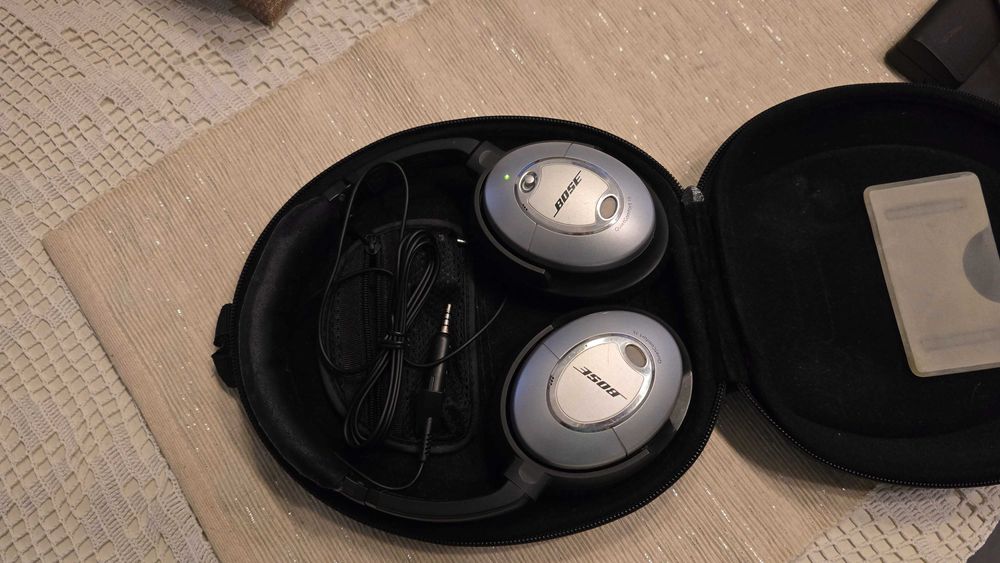Casti Bose QC15 cu active noise cancellation