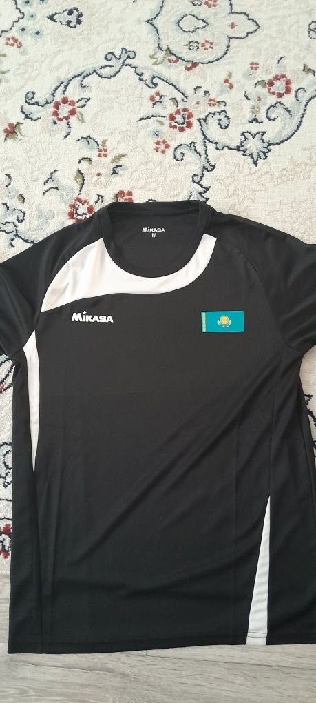 Продам футболку Микасса