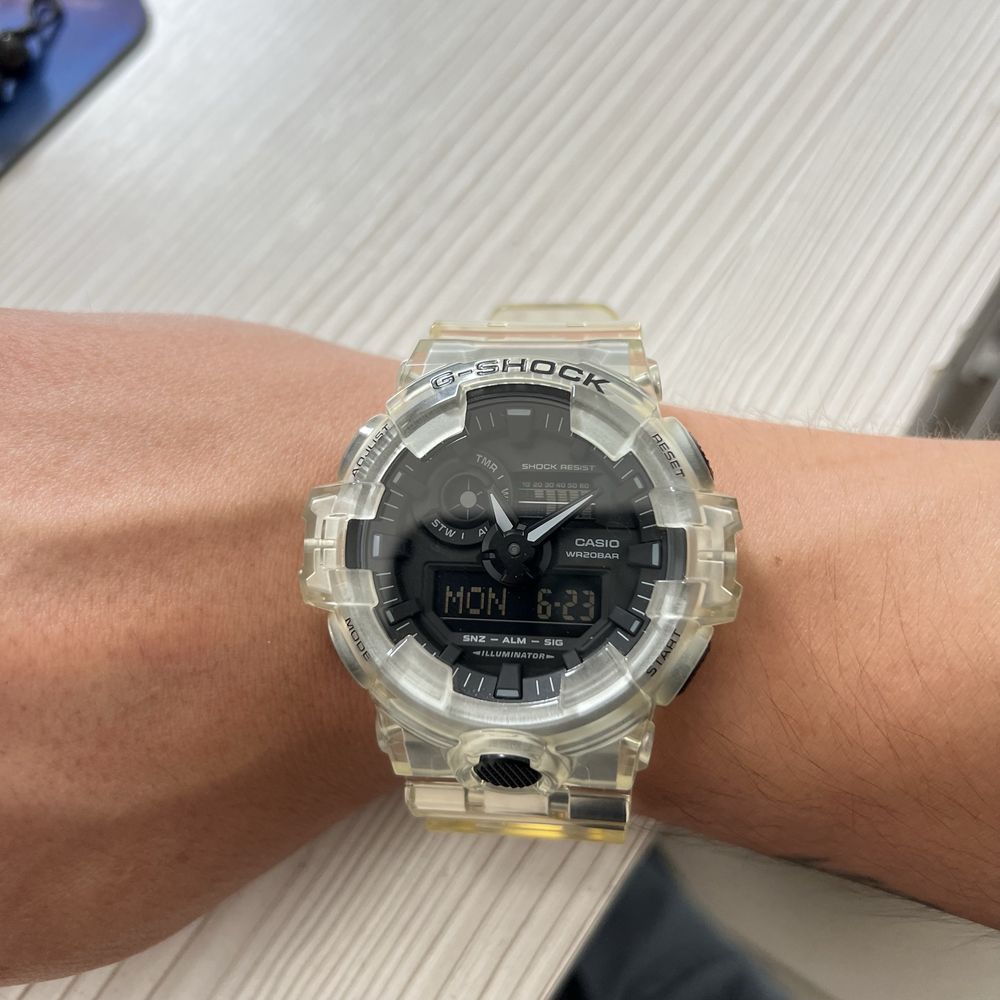 Продаю Casio G-Shock GA-700 SKE