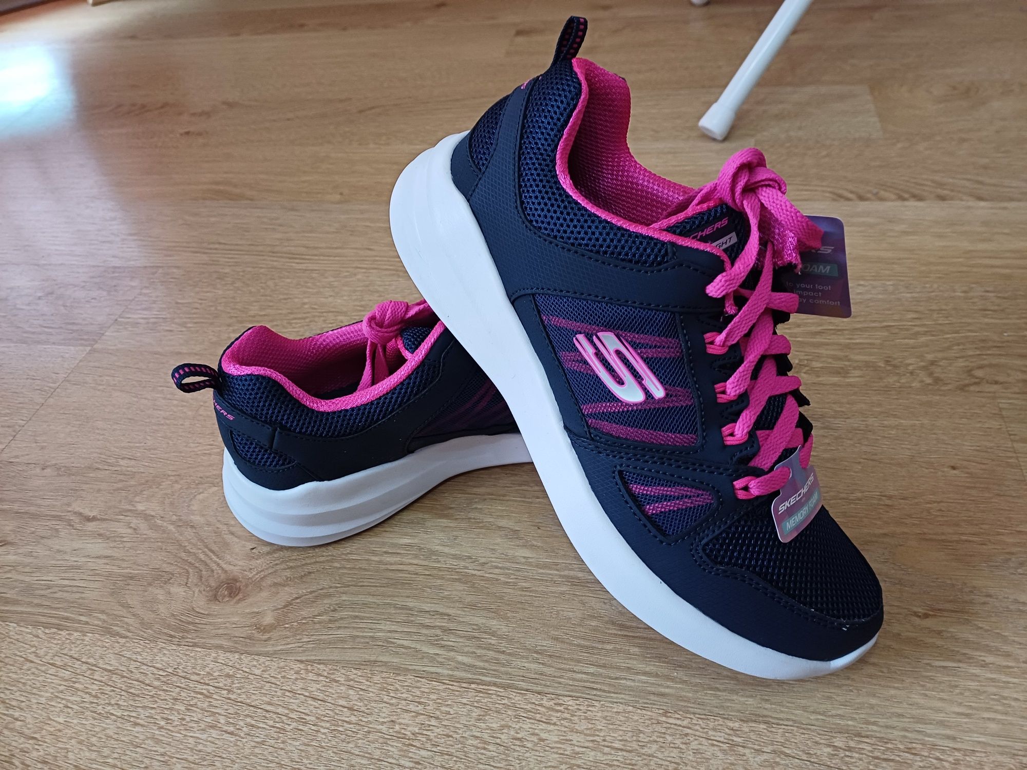 Платнени, спортни - стелка 25см и Skechers n.38