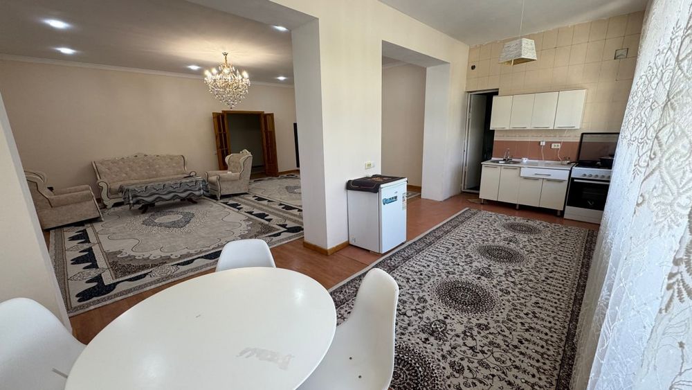 Срочно! На Бульваре Сдаётся 4х комнатная квартира