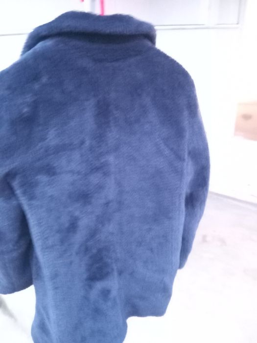 Vând haină de blana de culoare bleumarin