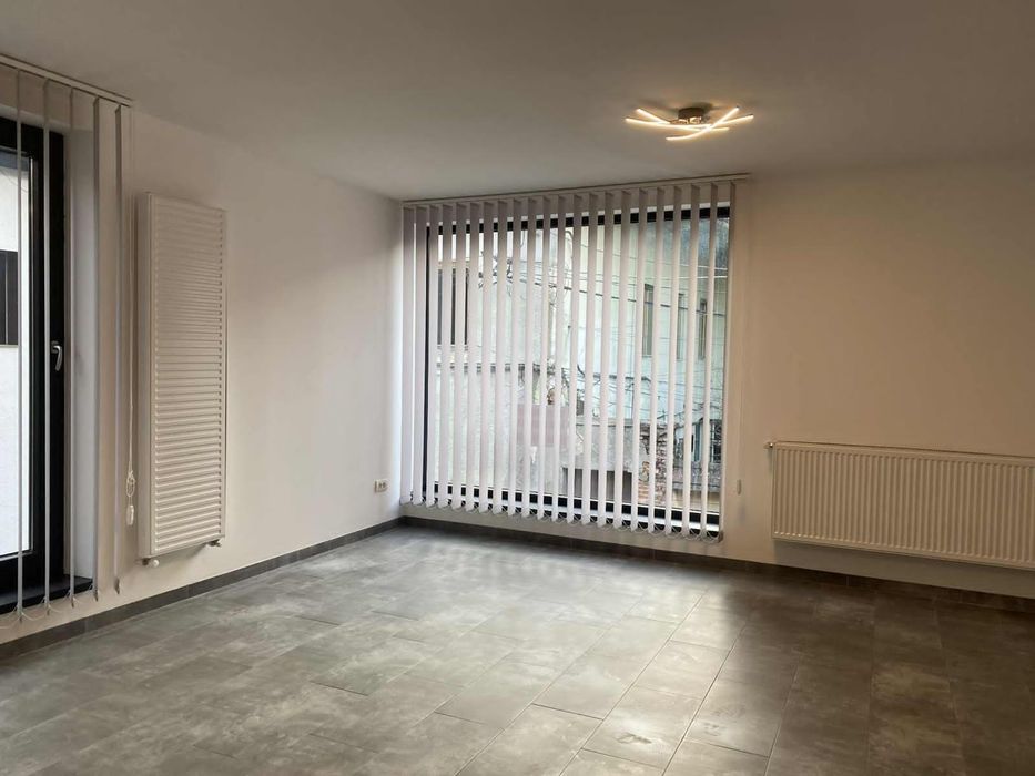 Închiriez spațiu comercial ultracentral în Sebes