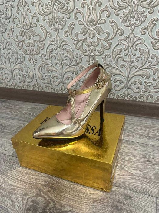 туфли золотистые 33 р-р