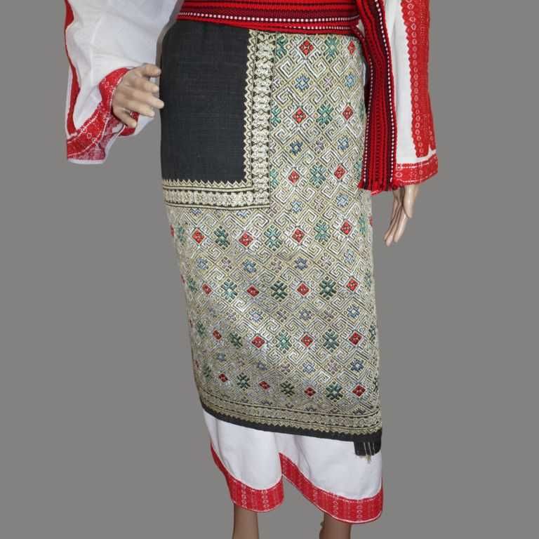 Costum popular autentic vechi lucrat manual masura M