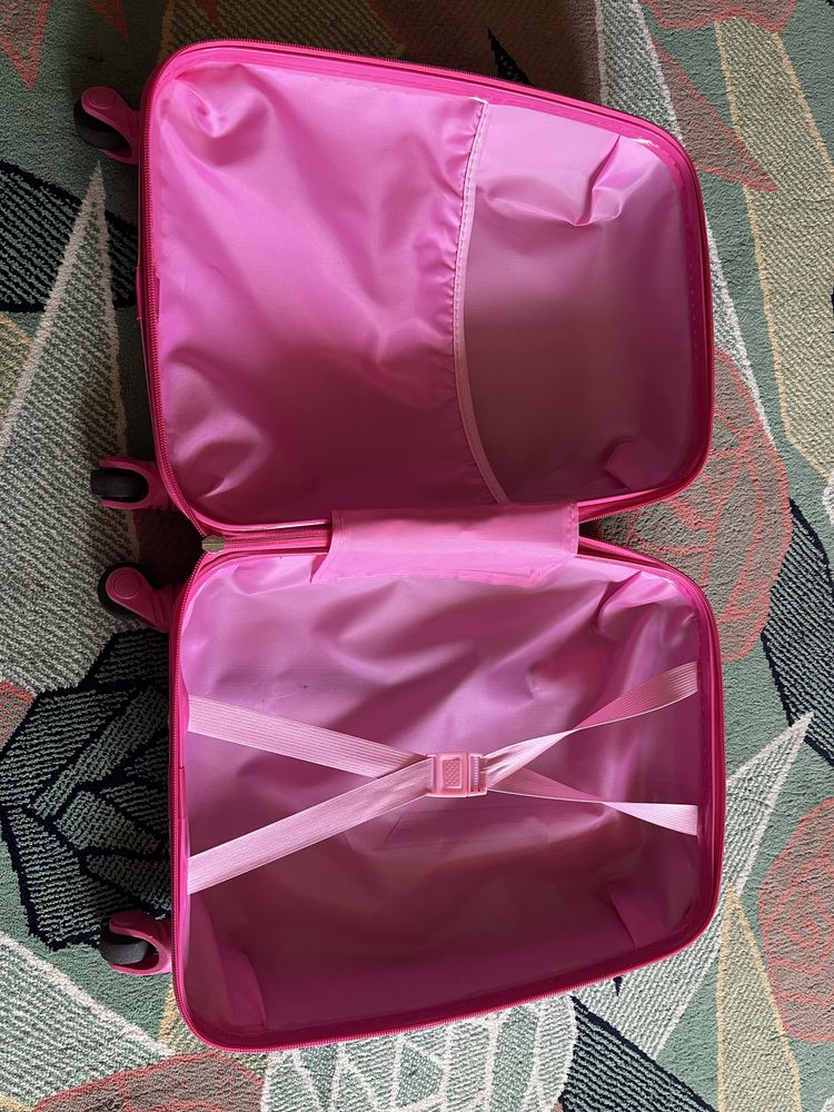 Продам детский чемоданчик (как новый)