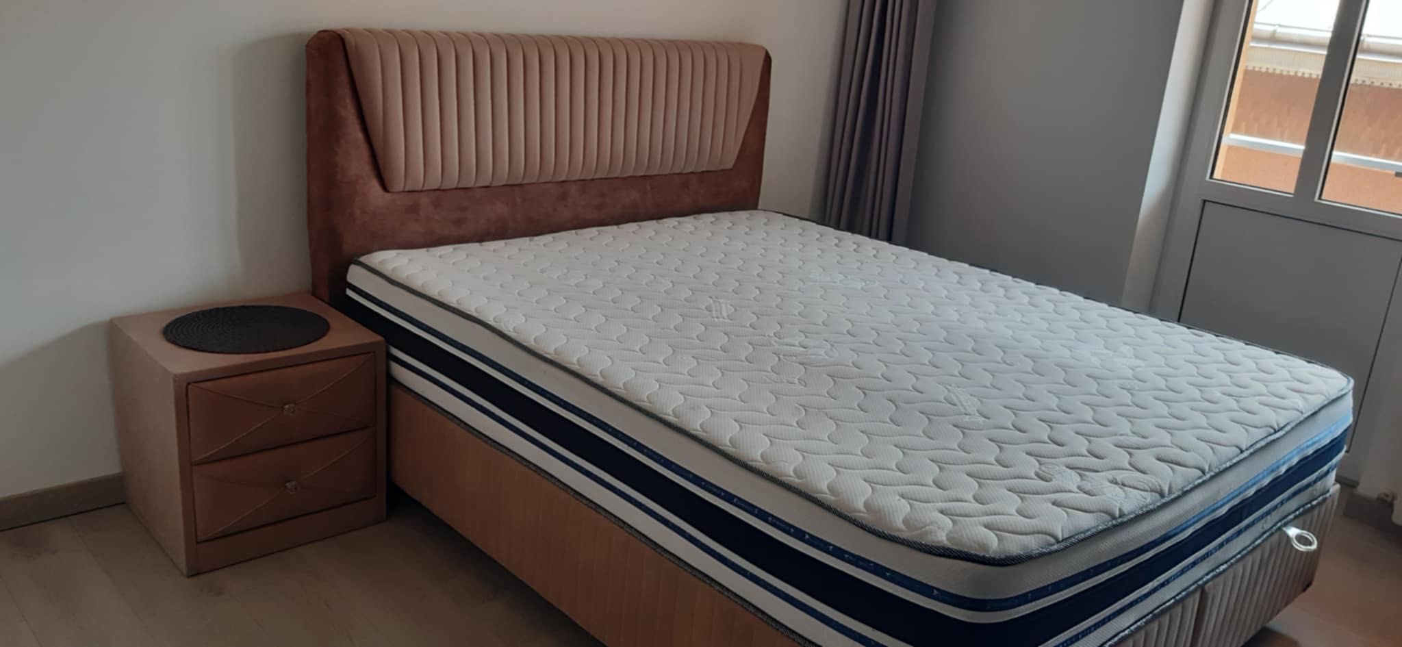 Pat si 2 noptiere stare buna