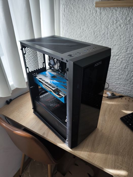 Vând PC, carcasă AQIRYS, sursa.