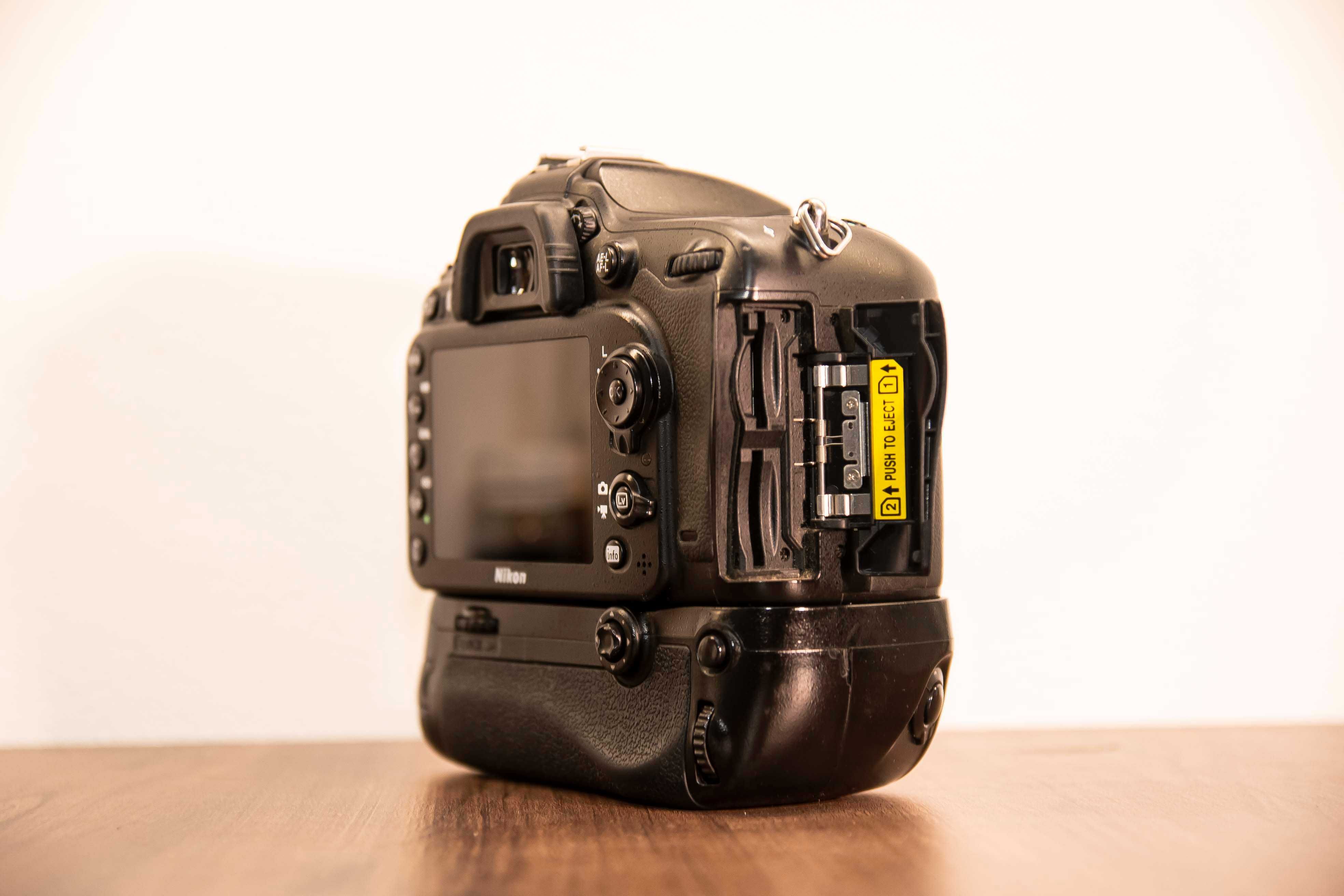 Nikon D7100 DX în stare excelentă.