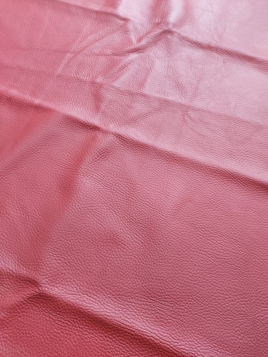 Piele de vita coral inchis