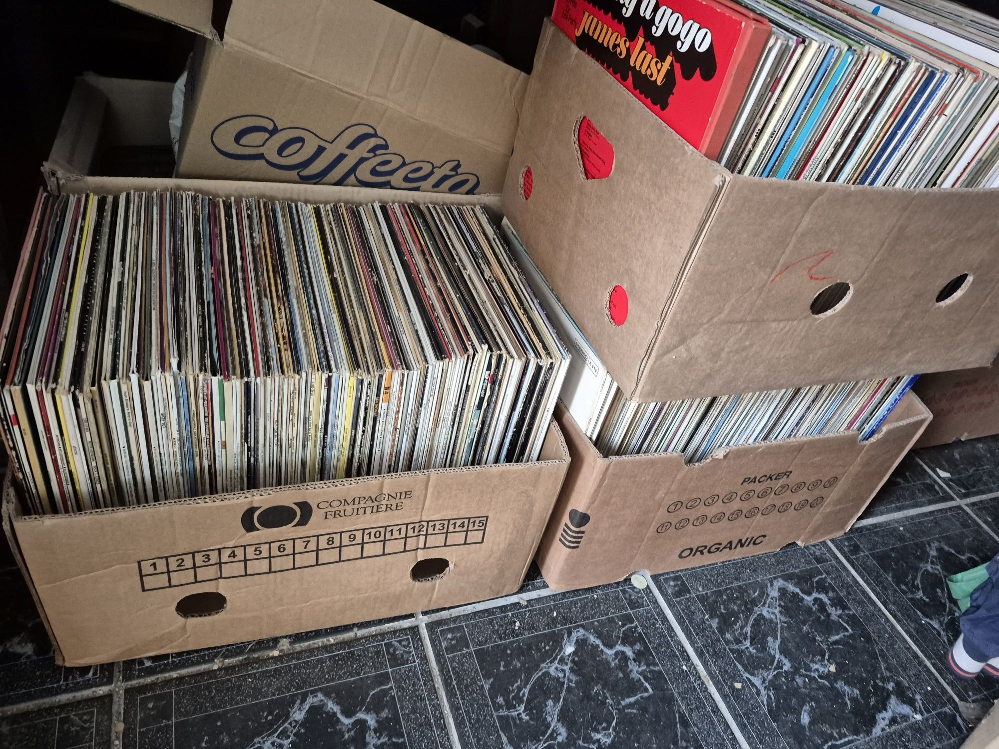 Vand Lot Discuri Vinil colectie 200 LP cu muzica usoara straină mixta