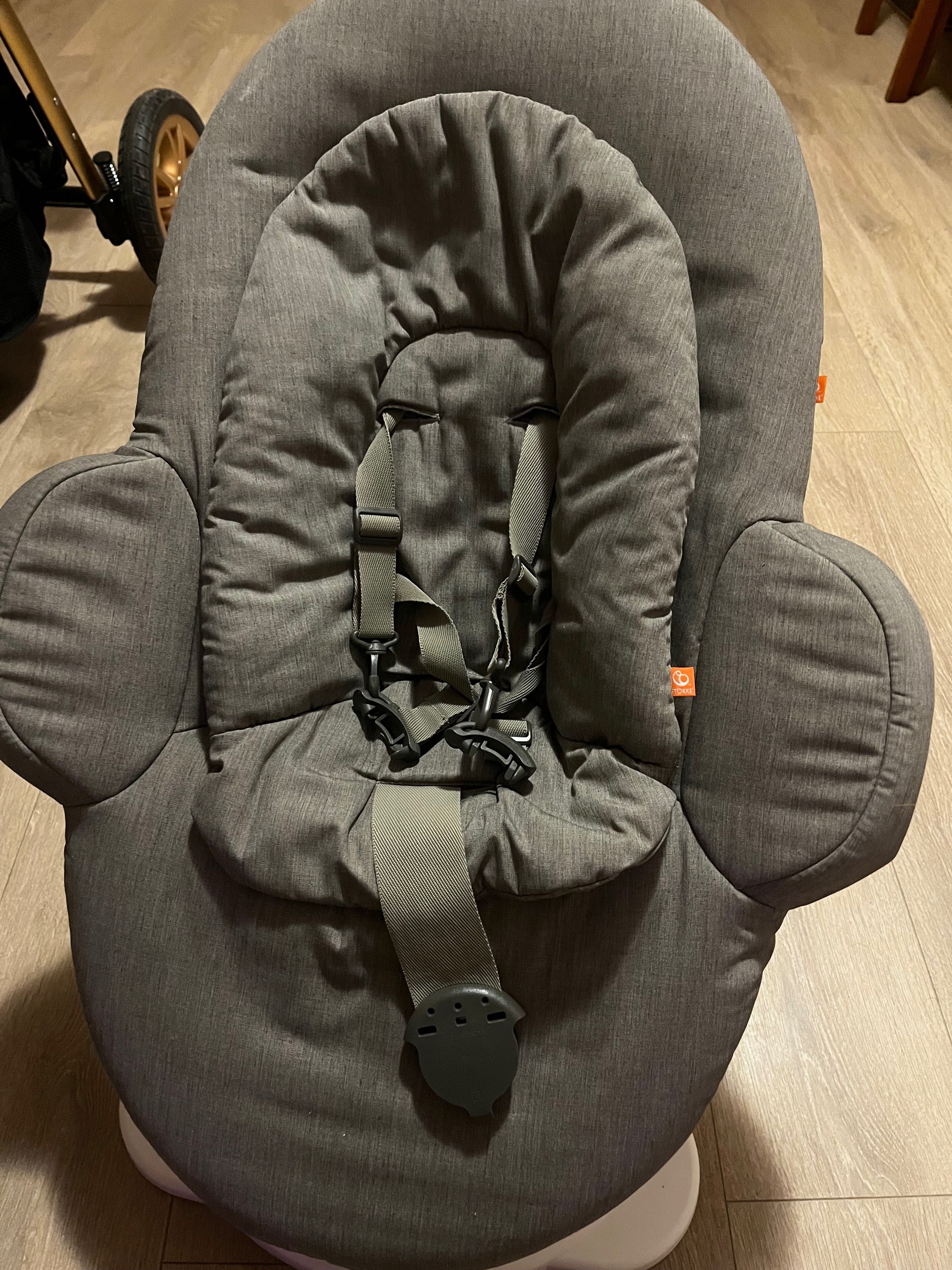 люлеещ се стол за бебе Stokke от 0 до 7 месеца