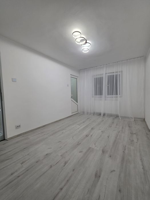 Vând apartament Moreni