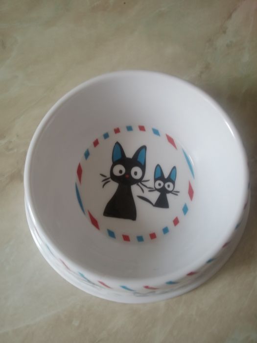 Продаю миску для любимого питомца , не скользящая с уклоном