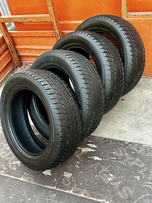 Шины 215 60 R17 зимние goodride почти новые