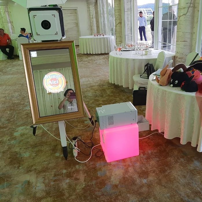 Oglinda foto/ cabina foto pentru evenimente speciale