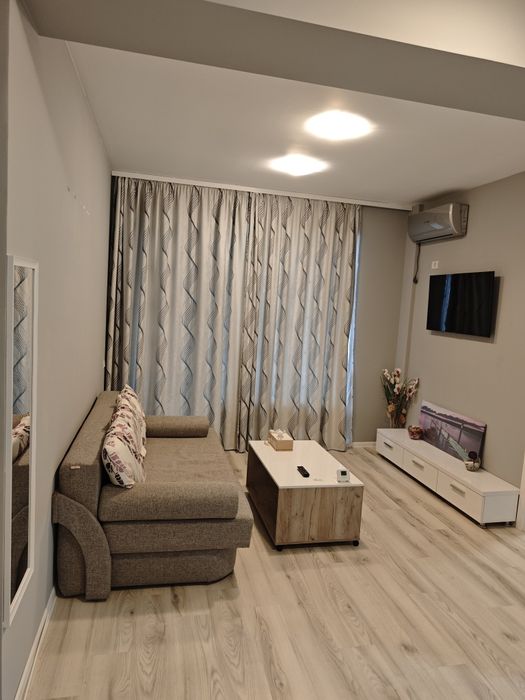 Închiriez apartament