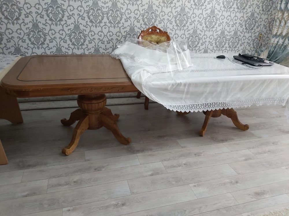 Стол и стулья