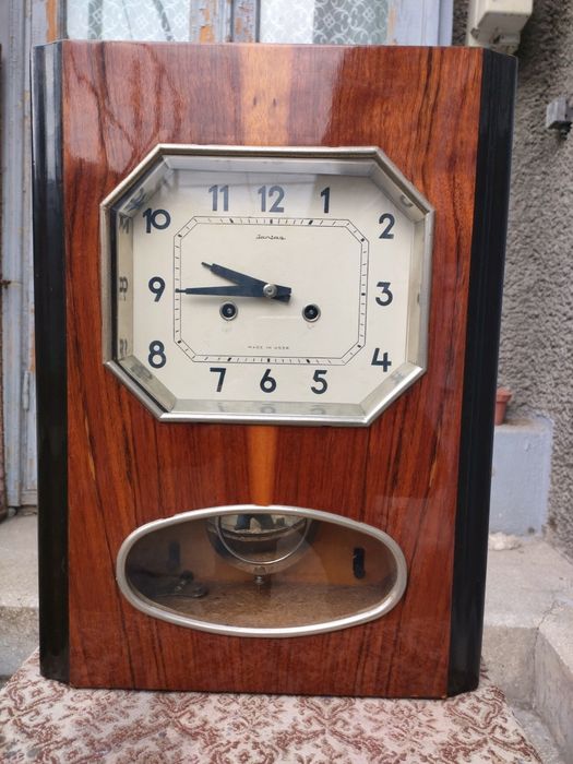 Vând ceas de perete.