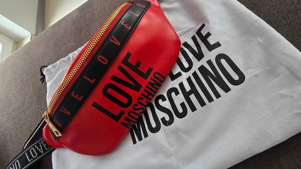 Нова кожена чанта LOVE Moschino