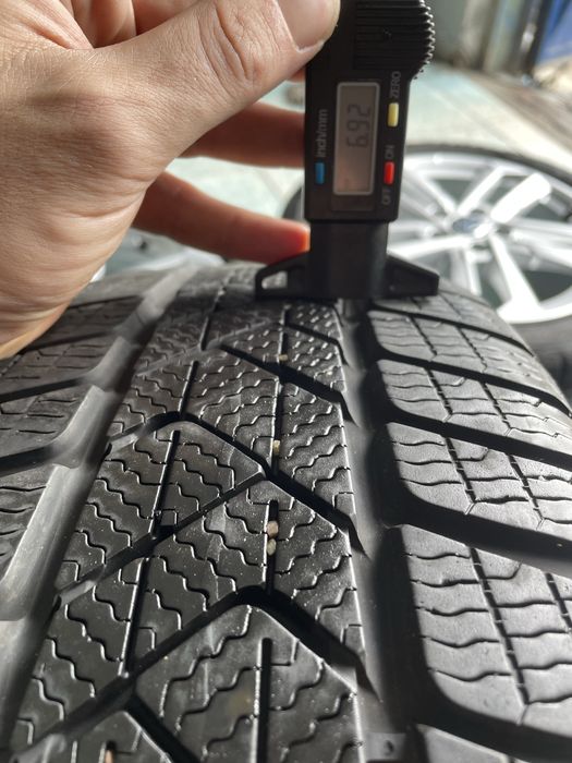 Jante aliaj R17 originale VW Golf Passat CC 205/50/17 Pirelli iarna