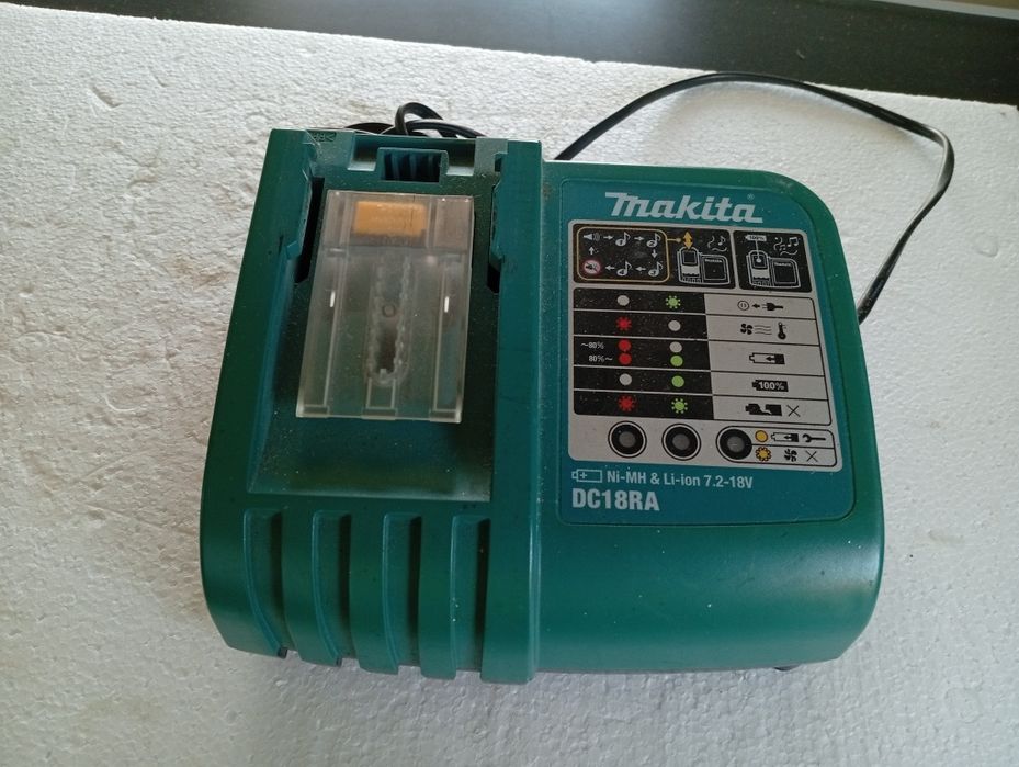 Încărcător filetată Makita 18v