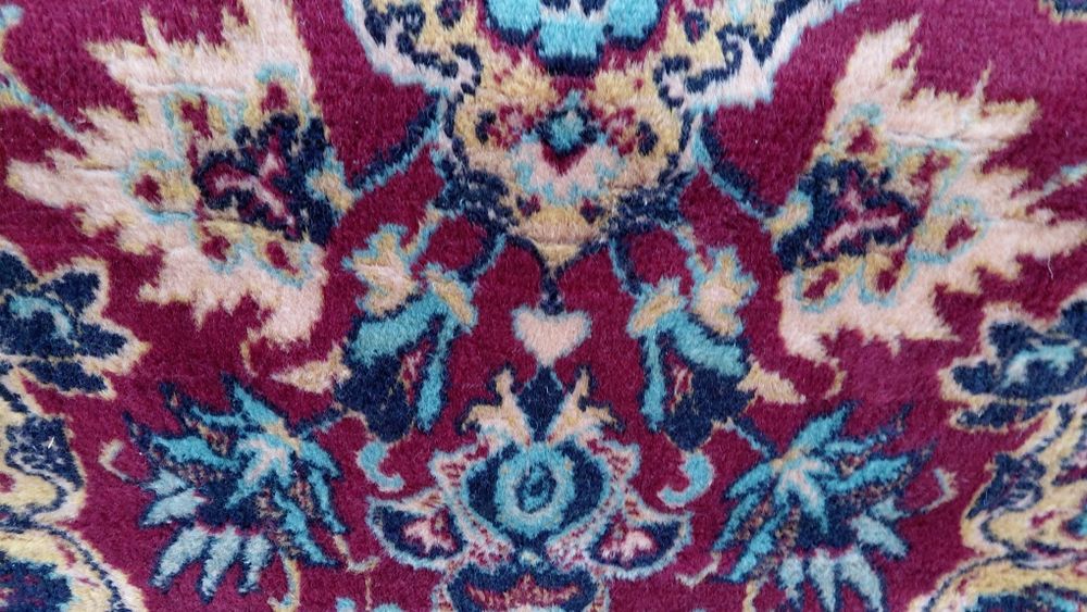 Безупречен Български Персийски килим на Декотекс Сливен от старото про