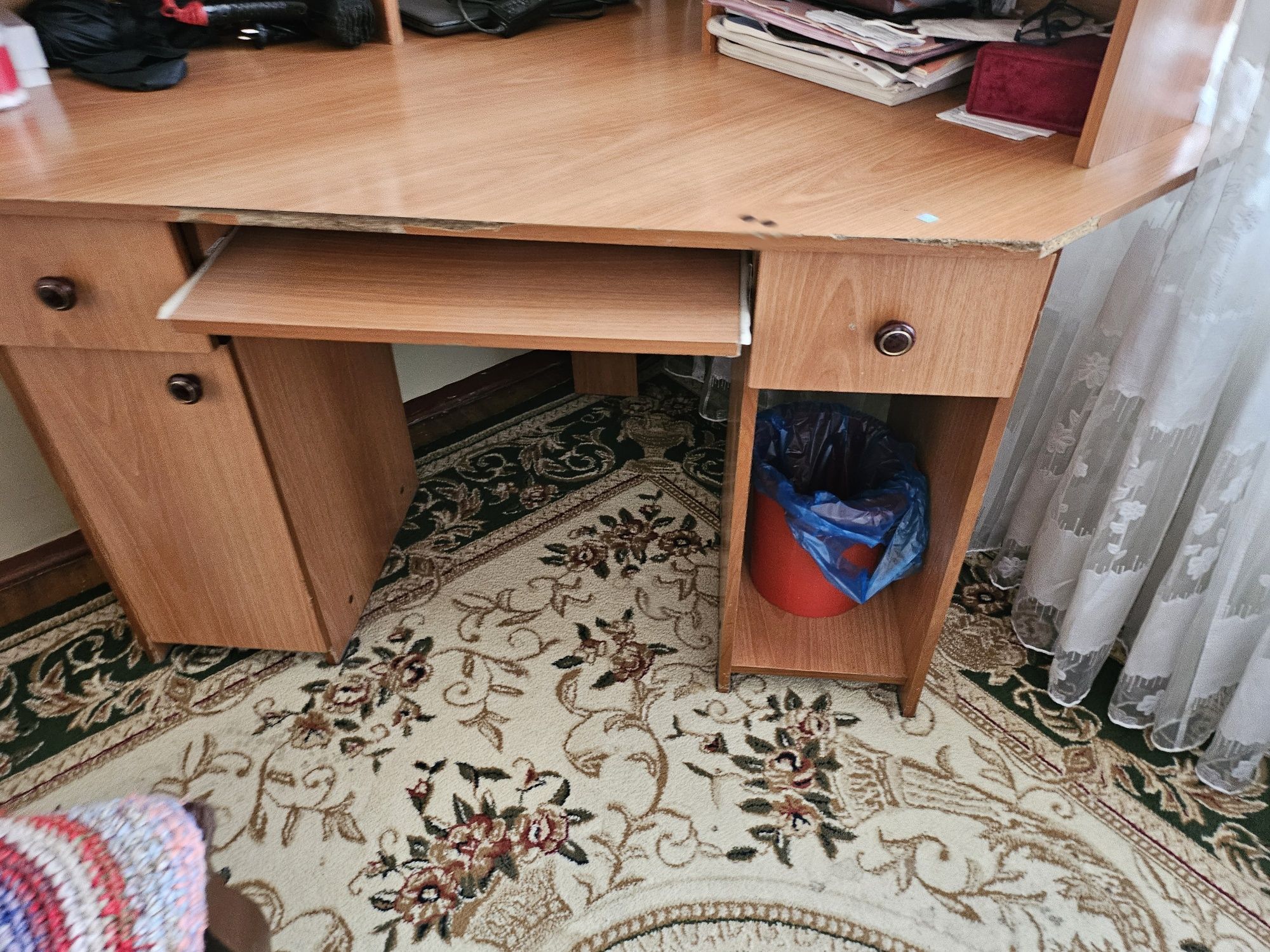 Продается  стол компьютерный.