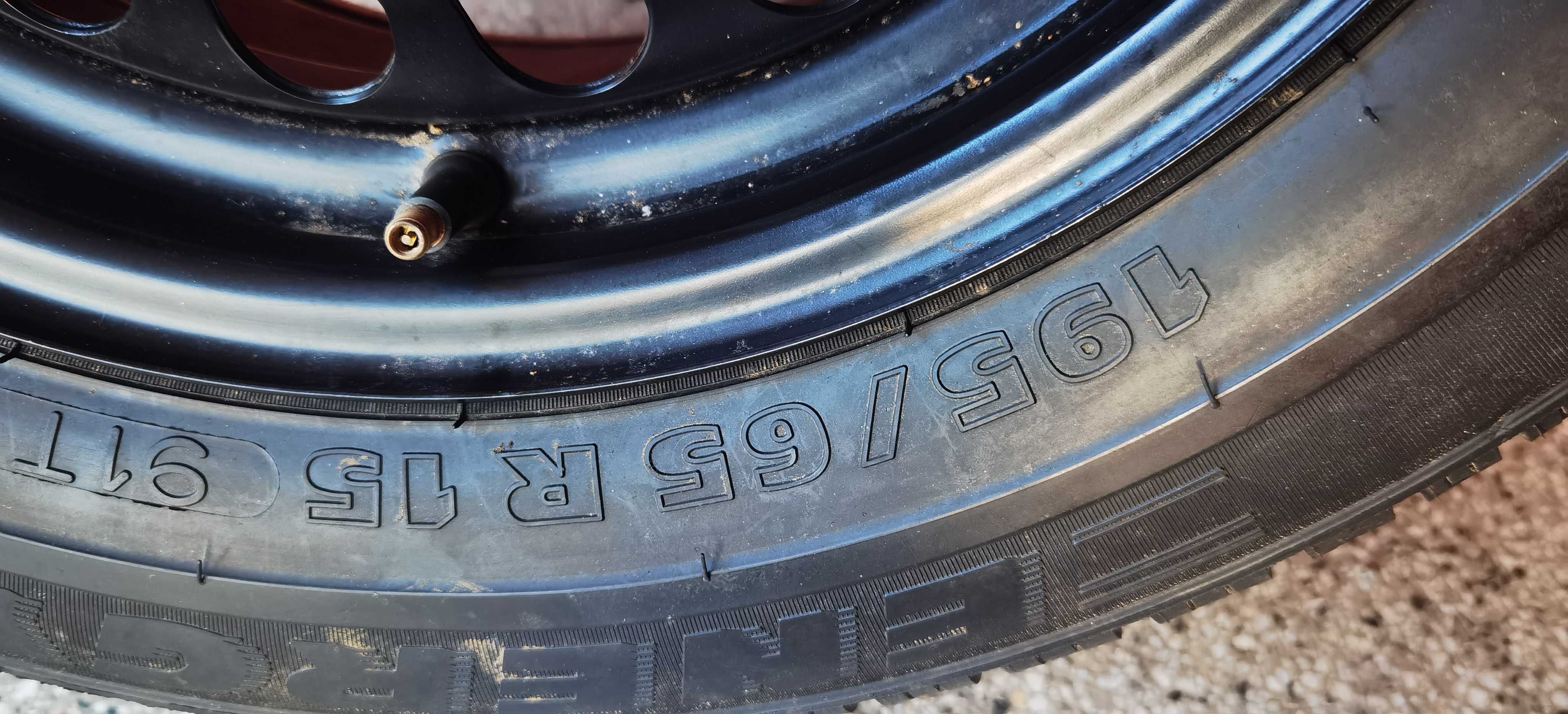 ОРИГИНАЛНА нова резервна гума с джанта за мерцедес 195/65 R15