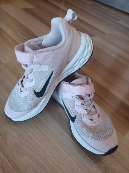 Маратонки за момиче Nike