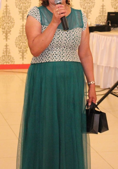 Продам женские платья