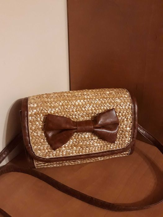 Дамска чанта с дълга дръжка