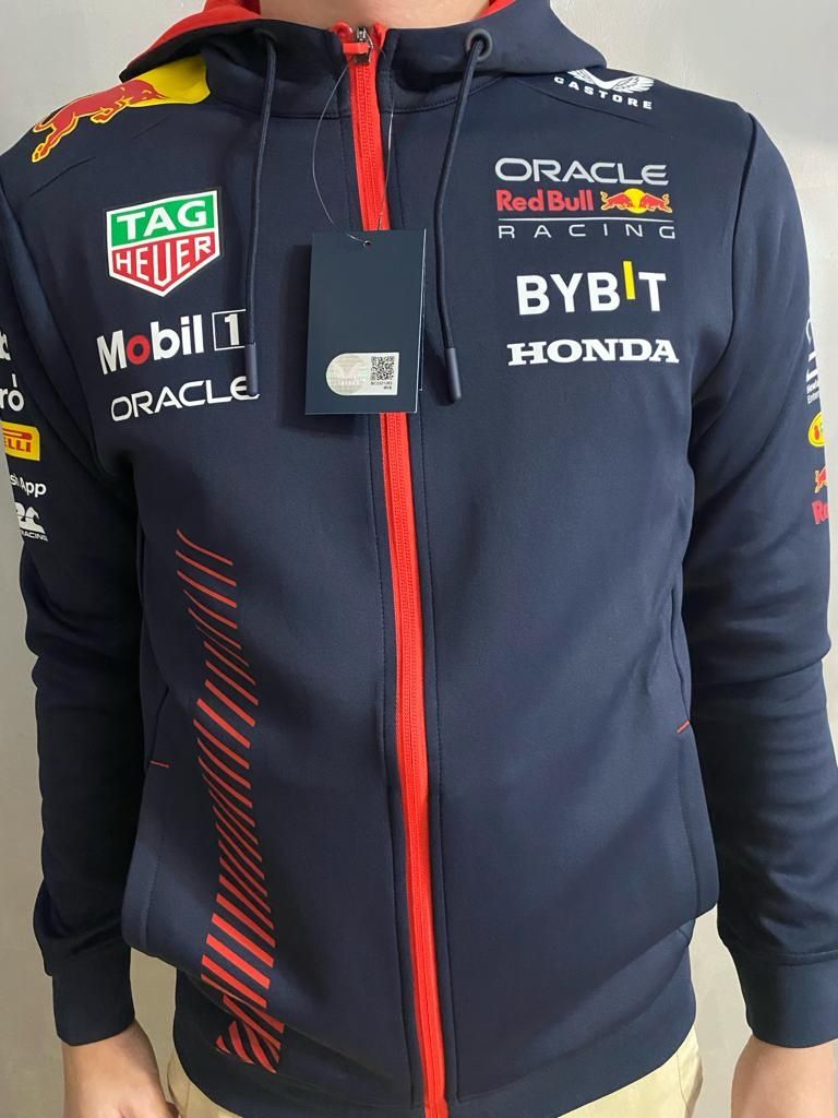 Vând Jacketa Puma Redbull model 2023